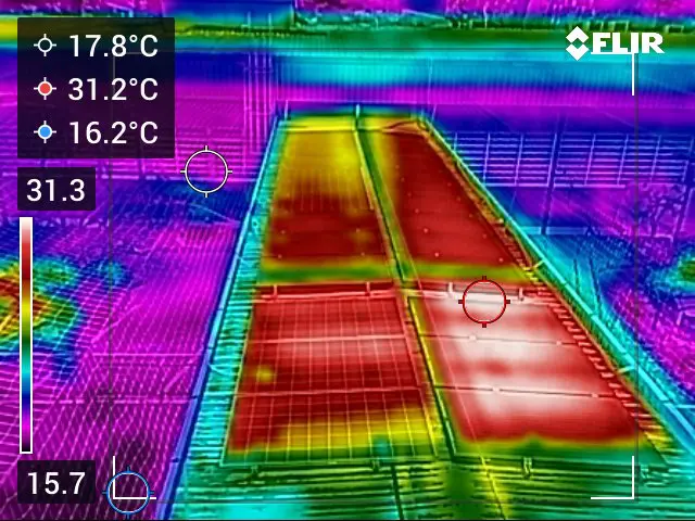 Imagem termográfica de painéis solares