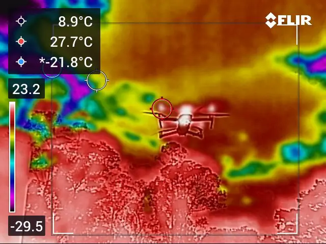 Teste de análise termográfica com drone e fundo aberto